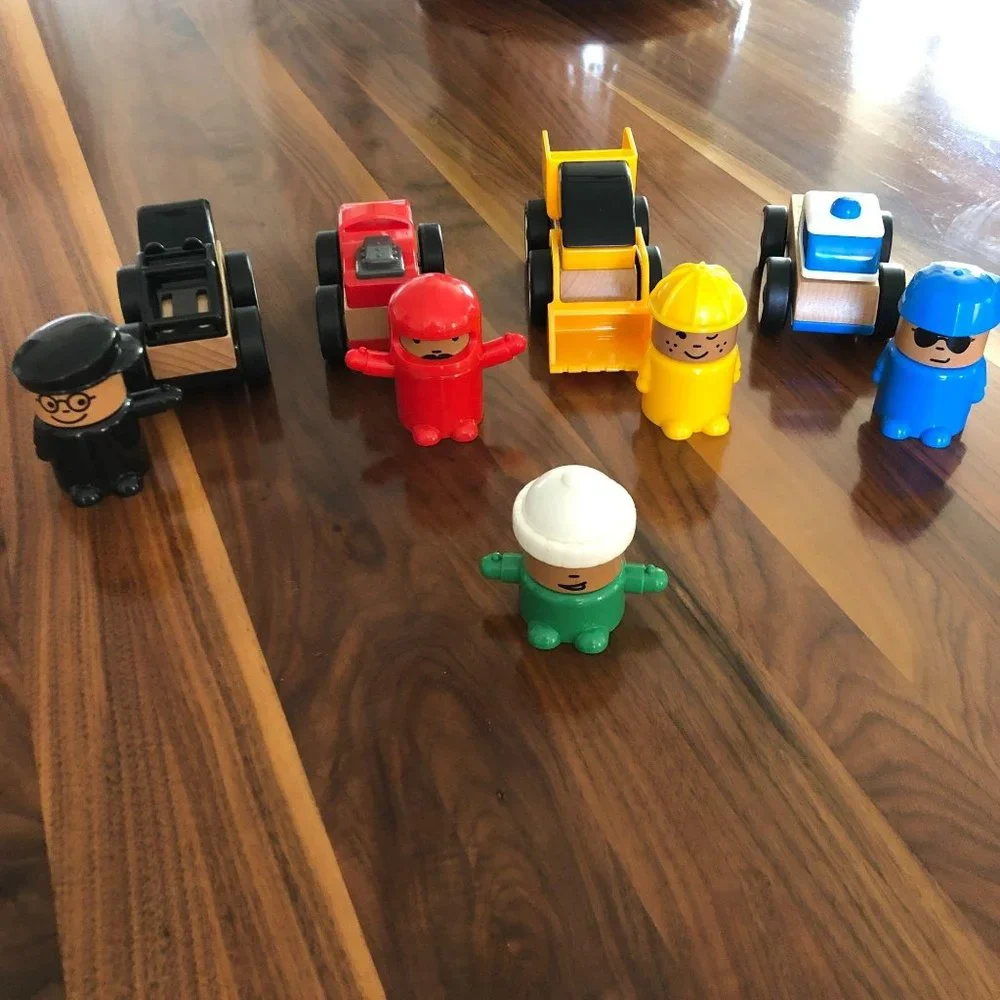 4 Toys Interchangeable Vehicles  5 Interchangeable People Imagination Fine Motor